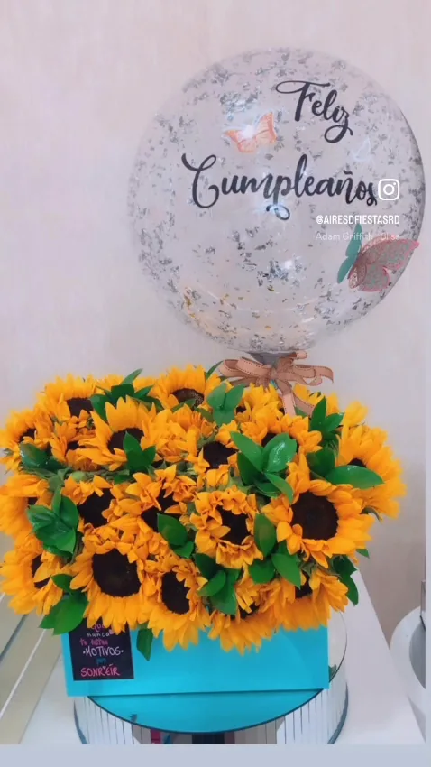Globo Feliz Cumpleaños con caja de girasoles